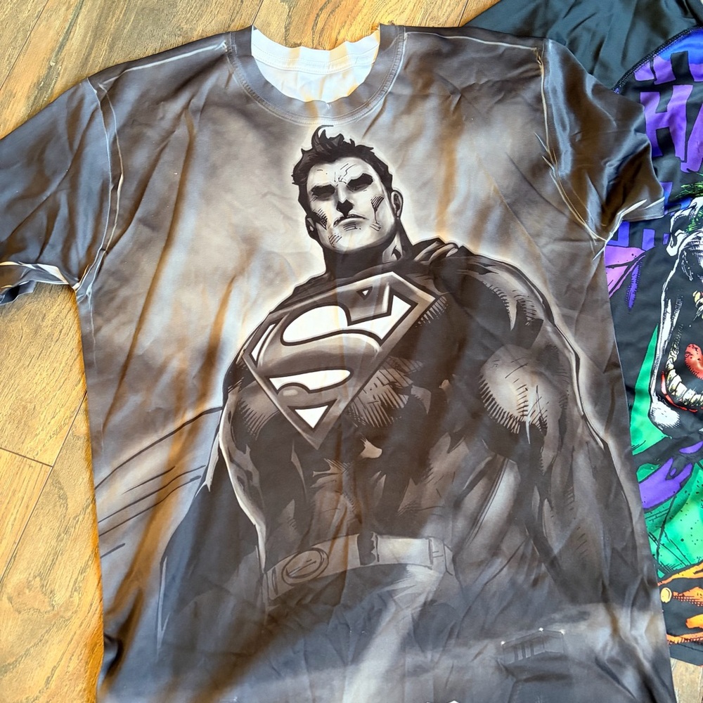 3 Piece DC Comics Men's Short Sleeve Tees - Superman and Joker Designs Men’s Med - Picture 2 of 5